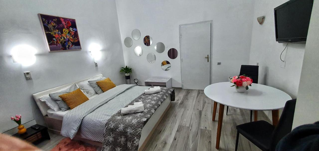 Citadel Rooms Kluż-Napoka Zewnętrze zdjęcie